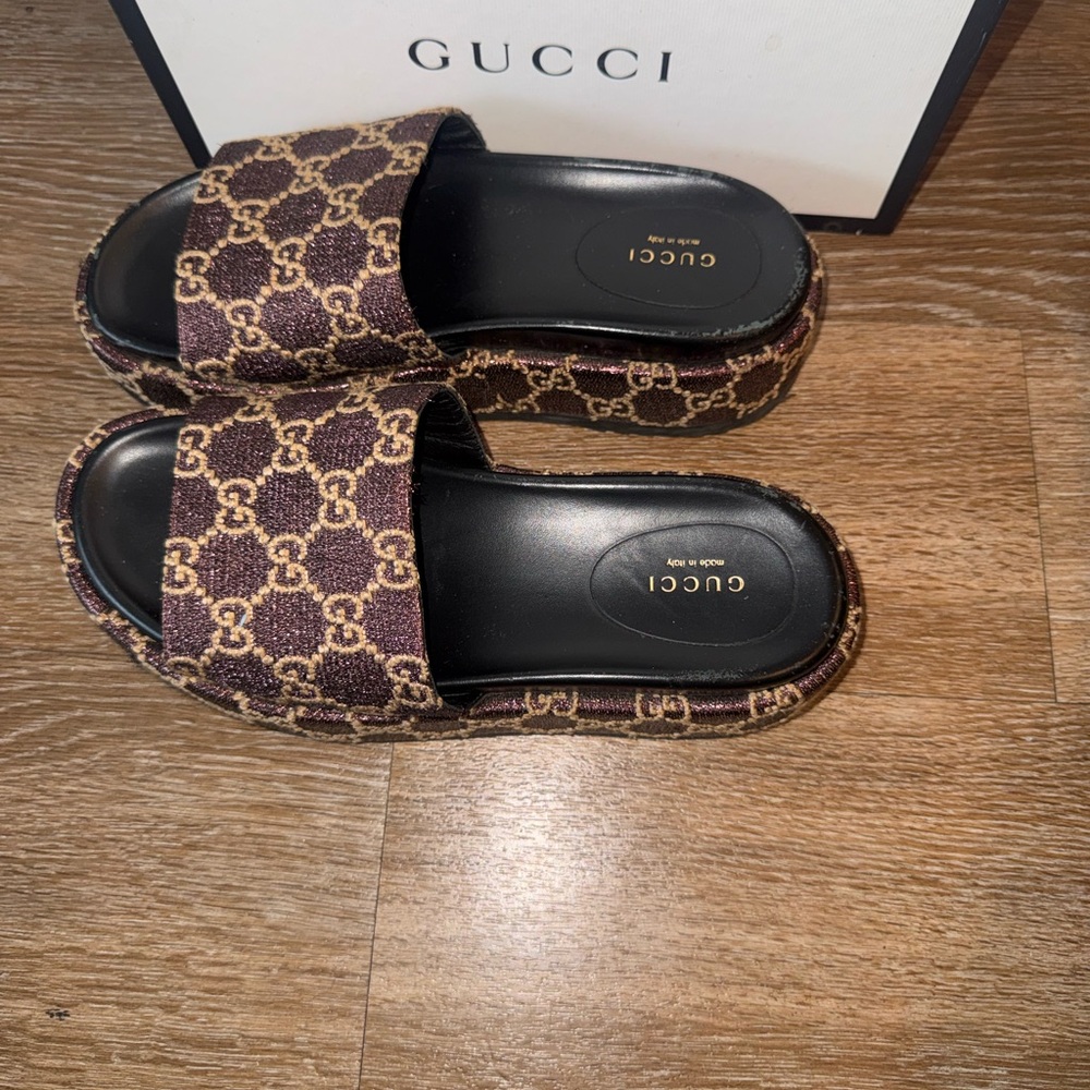 Gucci Logo Patterned Brown Slides - Picture 2 of 3